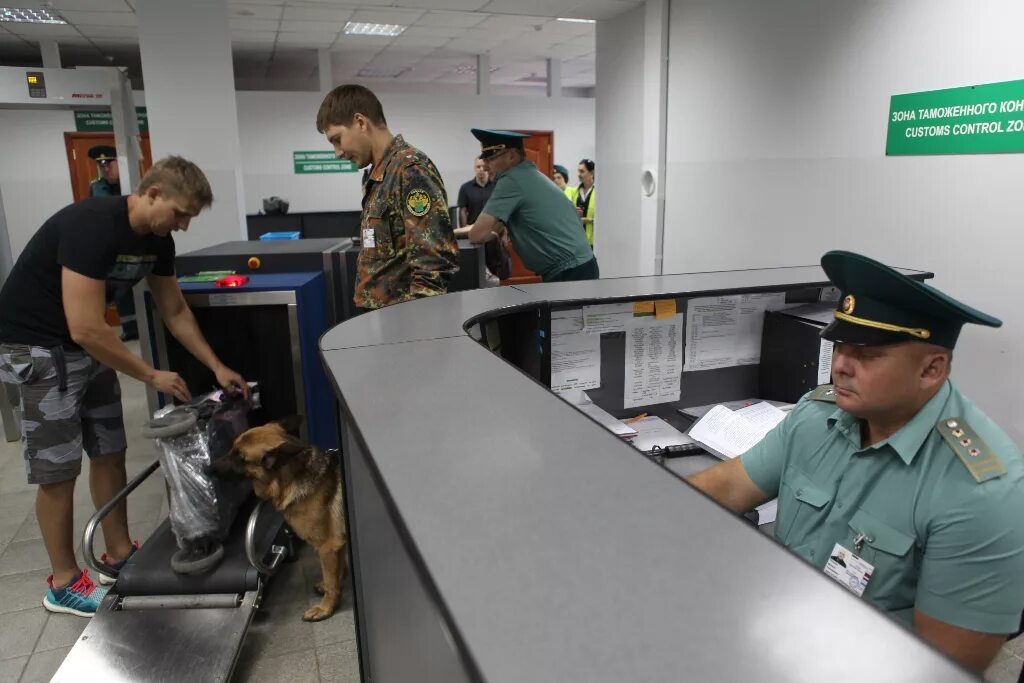 Customs in russia. Саратовский таможенный пост. Пограничный таможенный пост. Таможенная служба на границе. Внутренний таможенный пост.