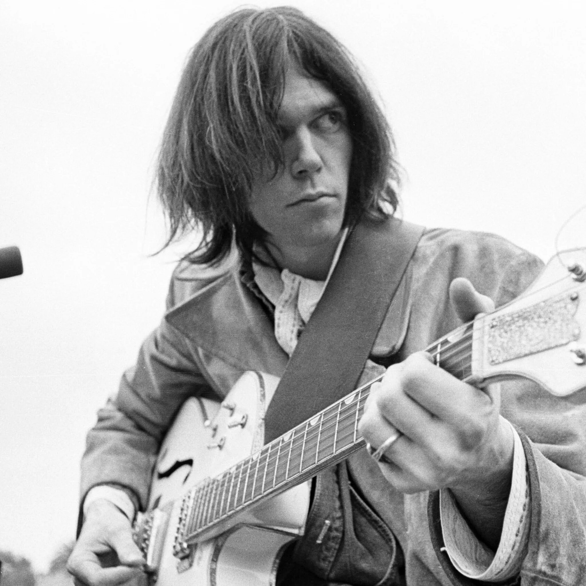 Neil young. Neil young в молодости. Neil young 1969. Neil young гитары.