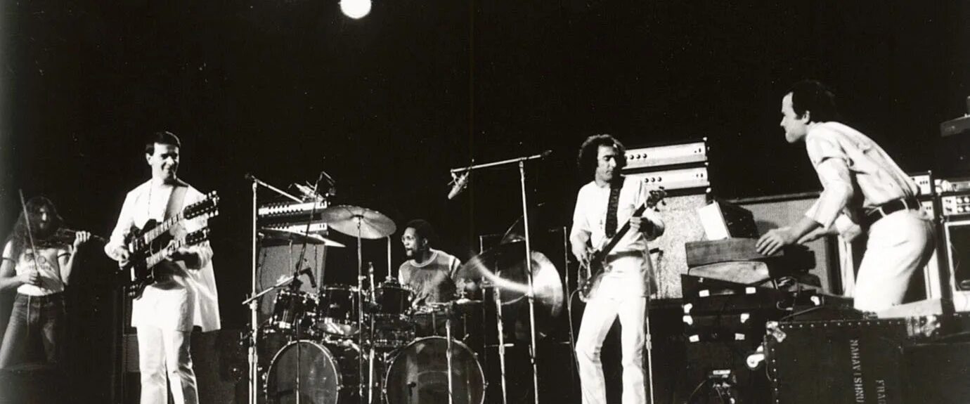 Mahavishnu orchestra. МАХАВИШНУ 1972. Группа Mahavishnu Orchestra. Маклафлин - Mahavishnu Orchestra. Mahavishnu 1984.