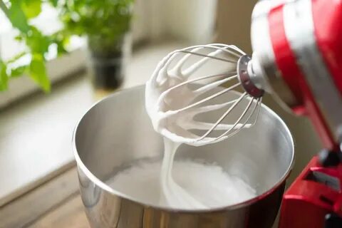 Взбитые белки миксером