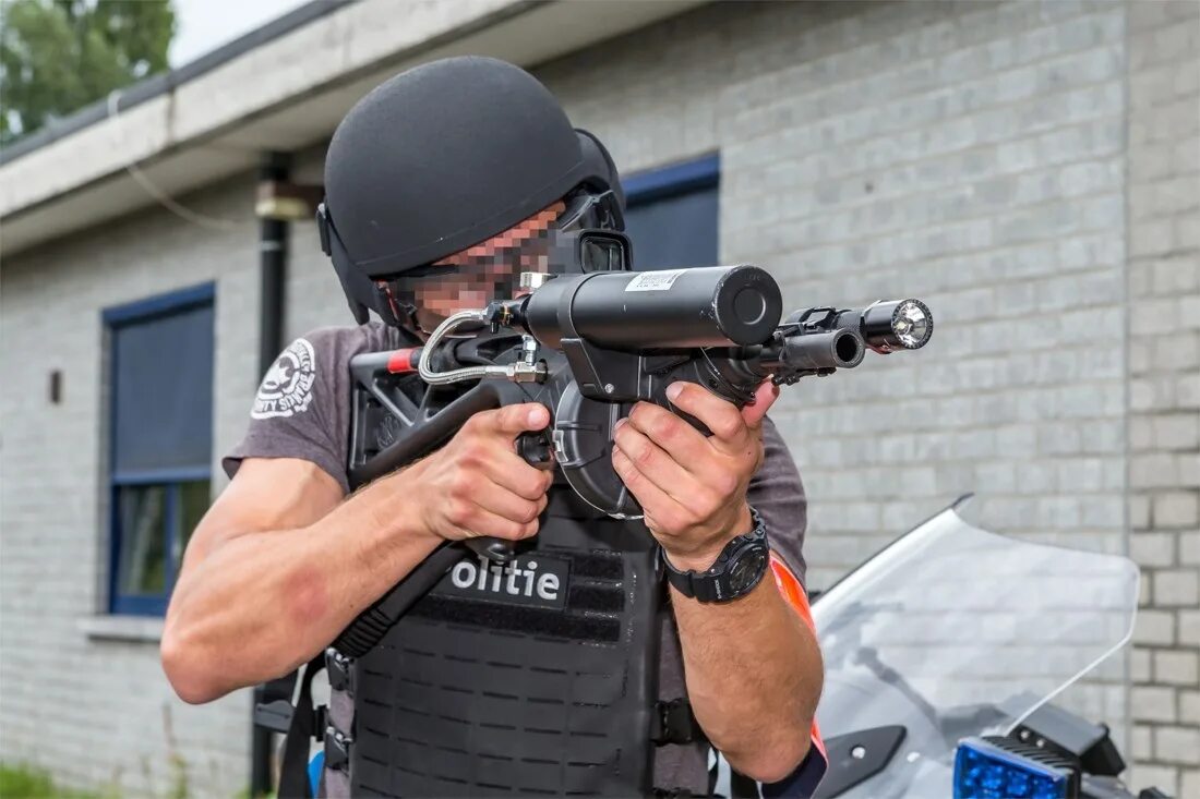 Американский полицейский стреляет. Kel-tec ksg ружья сша. Полицейский с оружием. Ружьё kel-tec ksg. Полицейский с пи слолетом.