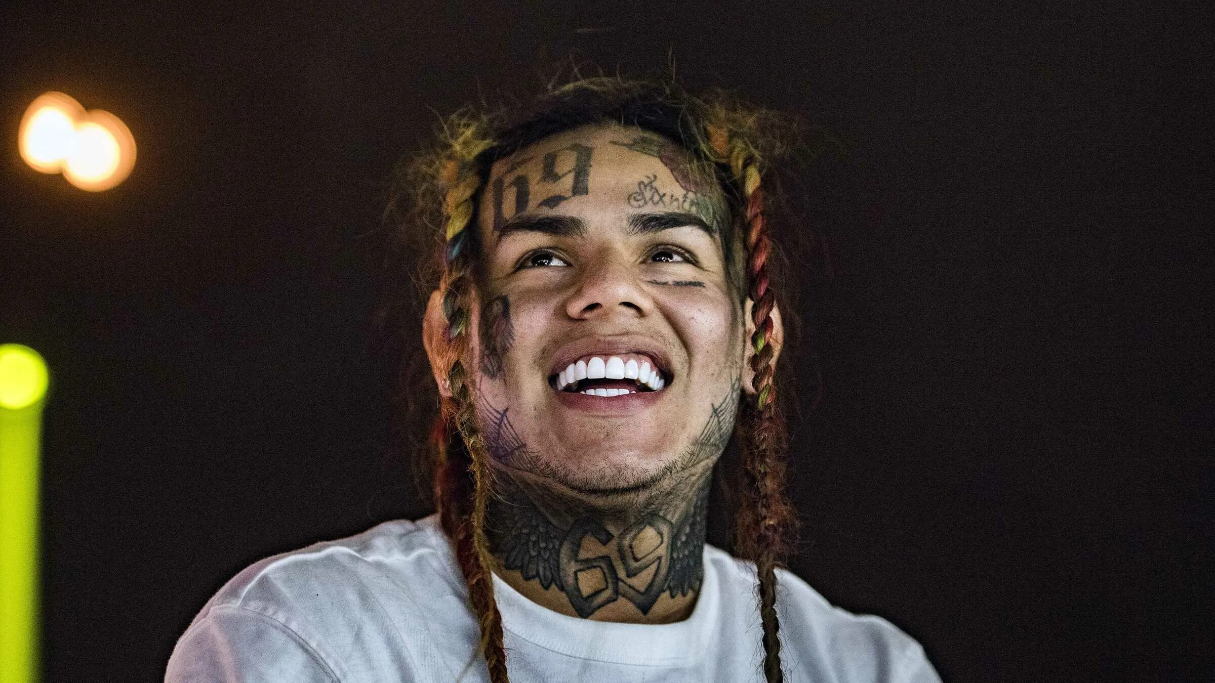 Девушка рэпера tyga. Rza wu tang. Рза американский рэпер. Рэпер рза. Тгк репер.