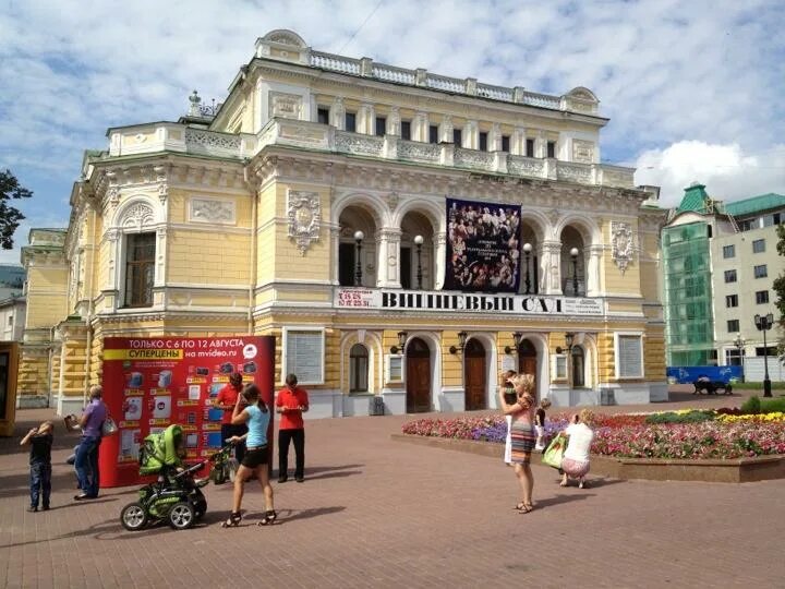 Театральная площадь Нижний Новгород. Театральная площадь Нижний Новгород кафе Театральная. Театральная площадь 3 Нижний Новгород. Театральная площадь 7. Театральная 1 нижний новгород