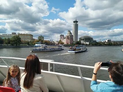 Кататься на теплоходе по москве реке