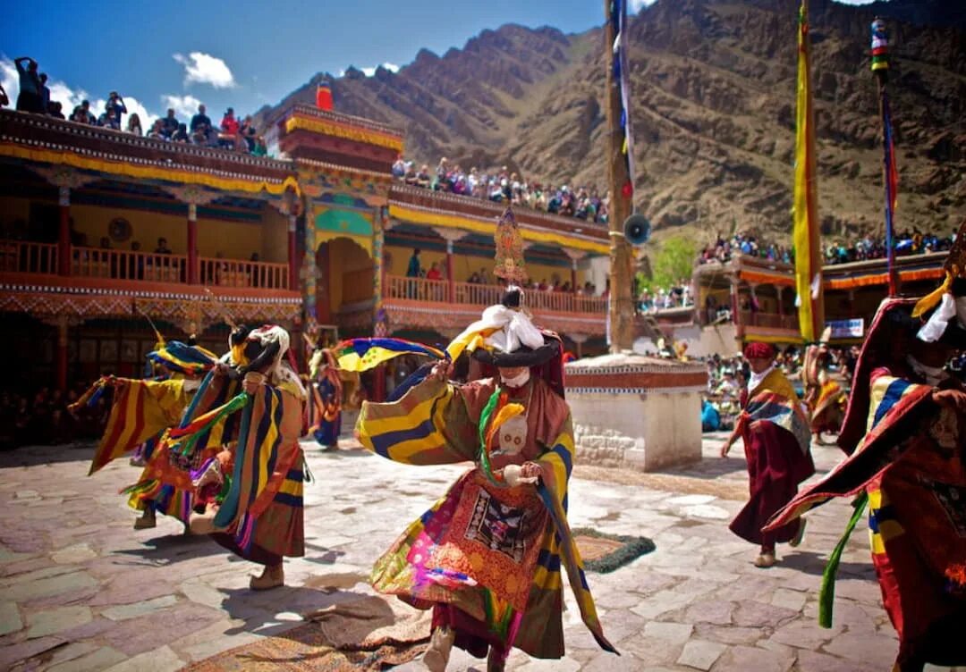 Hemis student tersu. Монастырь Ганден в Тибете. Хемис-Гомпа. Дзонгкхул-Гомпа. Лех Индия Хемис.