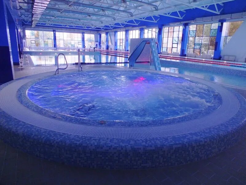 Акварена бассейн казань. Акварена бассейн на короленко 28а. Аква арена казань на короленко. Аква арена казань на короленко. Аква арена казань бассейн.