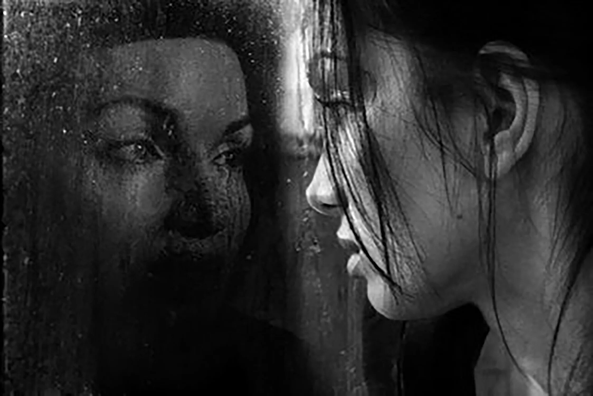 Reflection woman. Отражение девушки в зеркале. Женщина это отражение. Грустное отражение в зеркале. Девушка в отражении.