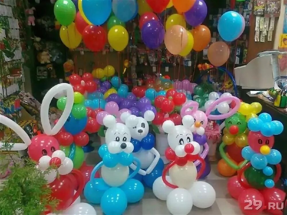 Магазин надувные шарики. Магазин воздушных шаров. Шарики надувные в магазине. Праздник надувных шариков. Уличная торговля шарами.