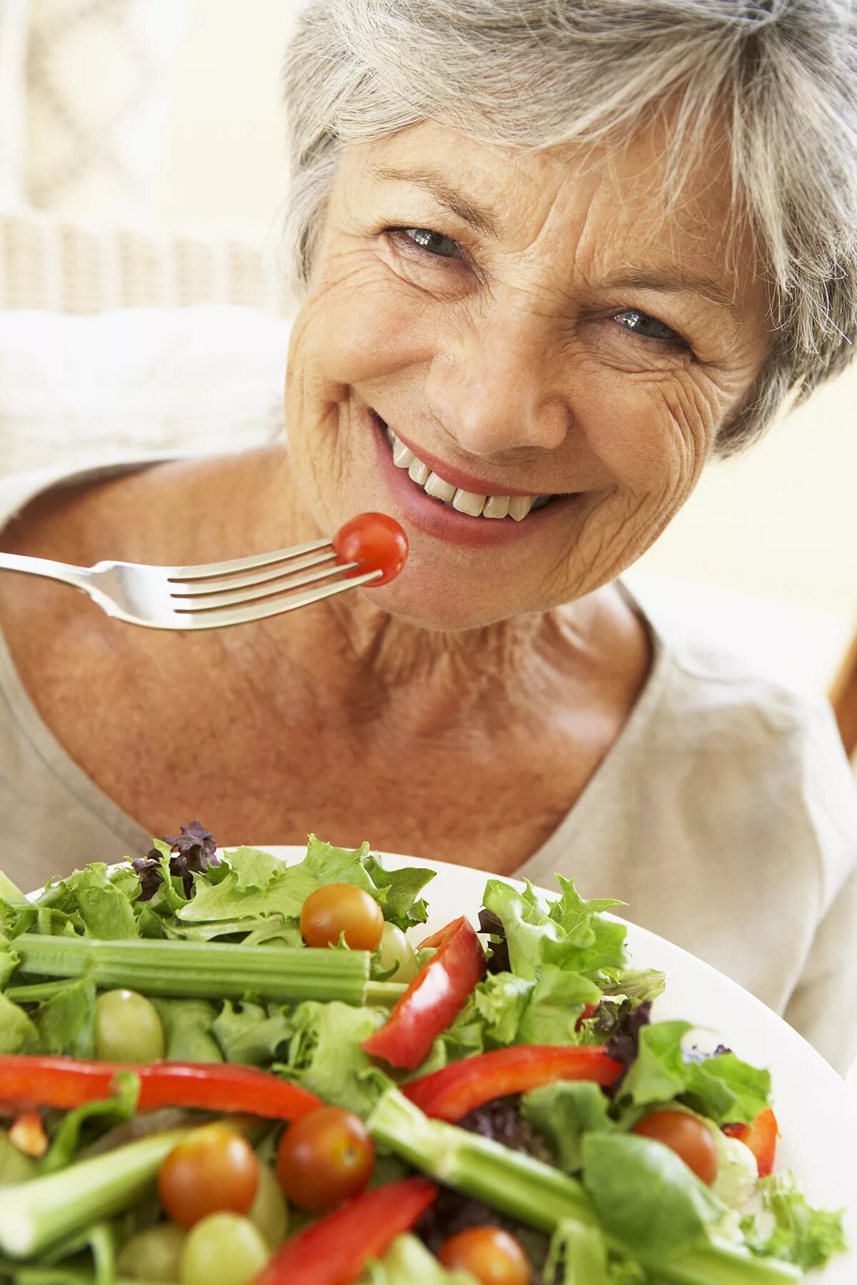 Диеты для похудения женщин 60 лет. Здоровое питание для пожилых. Правильное питание для пожилых. Здоровая пища для пожилых. Здоровая женщина.