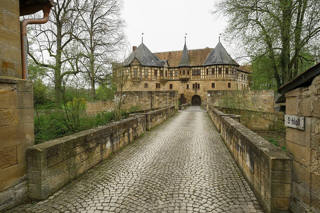 Порог замка. Германия замок Ирмельсгаузен. Замок Клайнбардорф Бавария. Замок Ирмельсгаузен. Замок Бибра.