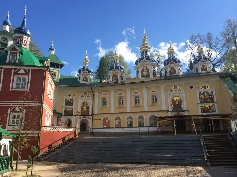 Печёрский монастырь в пскове. Москва печоры псковские. Псково-печерский монастырь лавра. Москва печоры псковские. Псков псково-печерский монастырь.