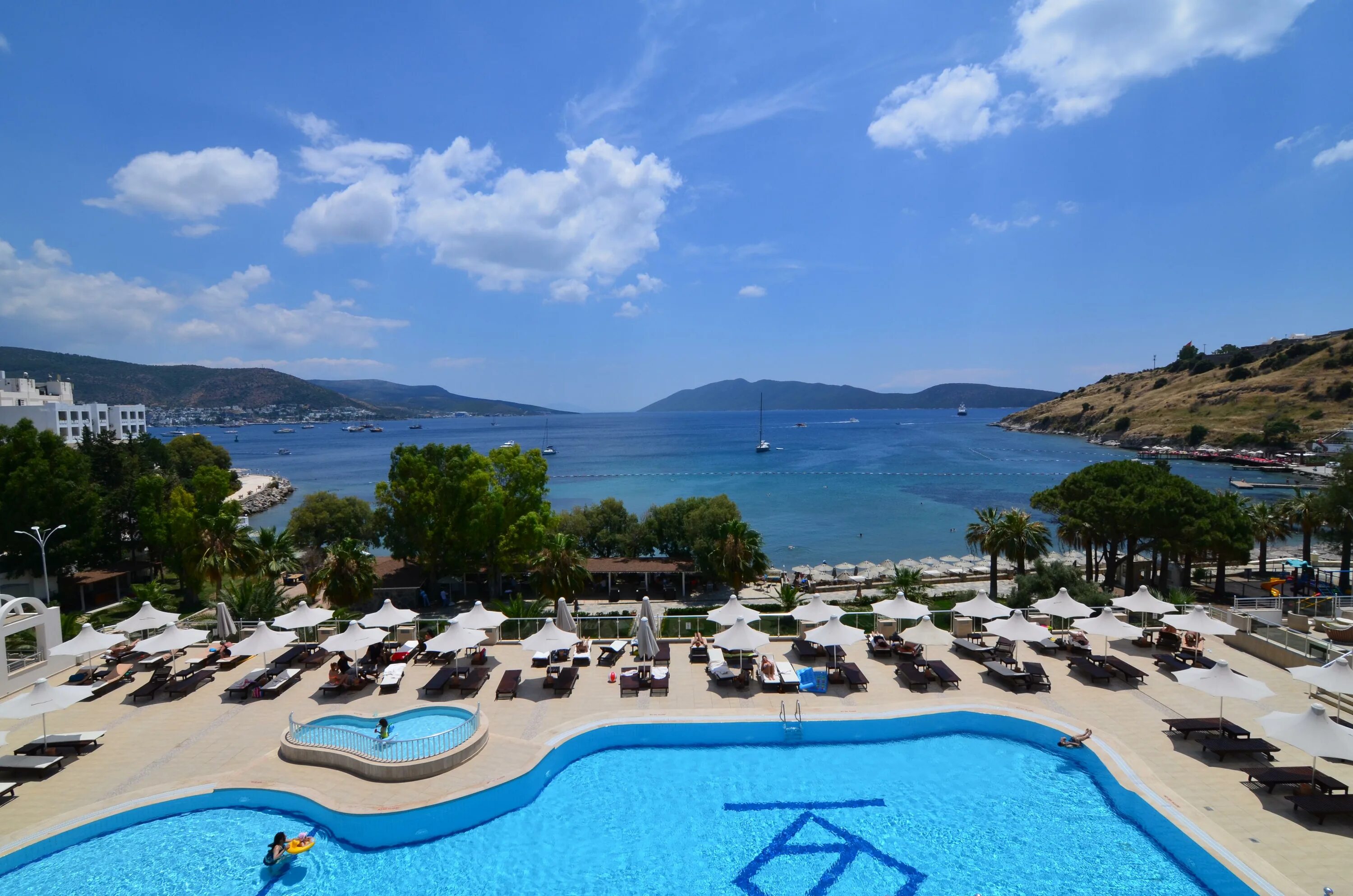 Acropol of bodrum beach hotel. Азка бодрум. Отели бодрума. Бодрум отель романтик. Азка бодрум.