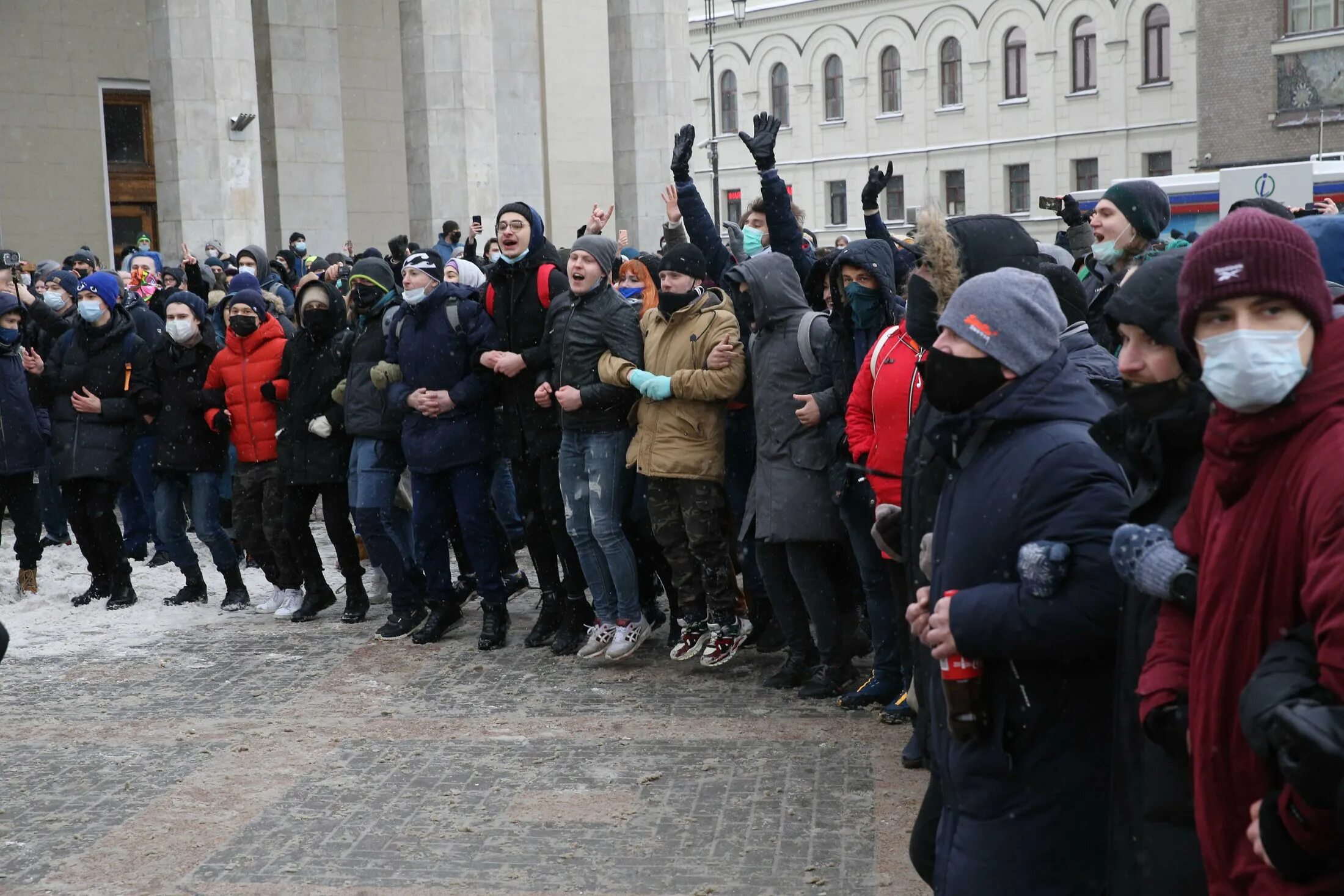 Демонстрация взгляд. Протесты молодежи. Несанкционированный митинг. Молодежь на митинге. Митинг молодежи в Москве.