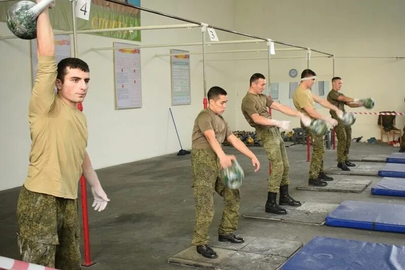 Занятия с военнослужащими. Тренировка в армии. Физическая подготовка военнослужащих. Занятия по военной подготовке. Упражнения вс рф