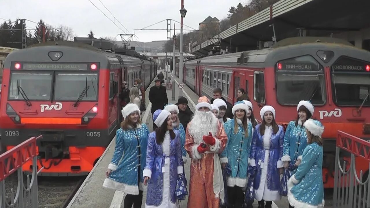 Сайт ржд ессентуки. Электропоезд Кисловодск Минеральные воды. Ессентуки Кисловодск электричка поезд. Ласточка Кисловодск Минеральные воды. Электричка Кисловодск.