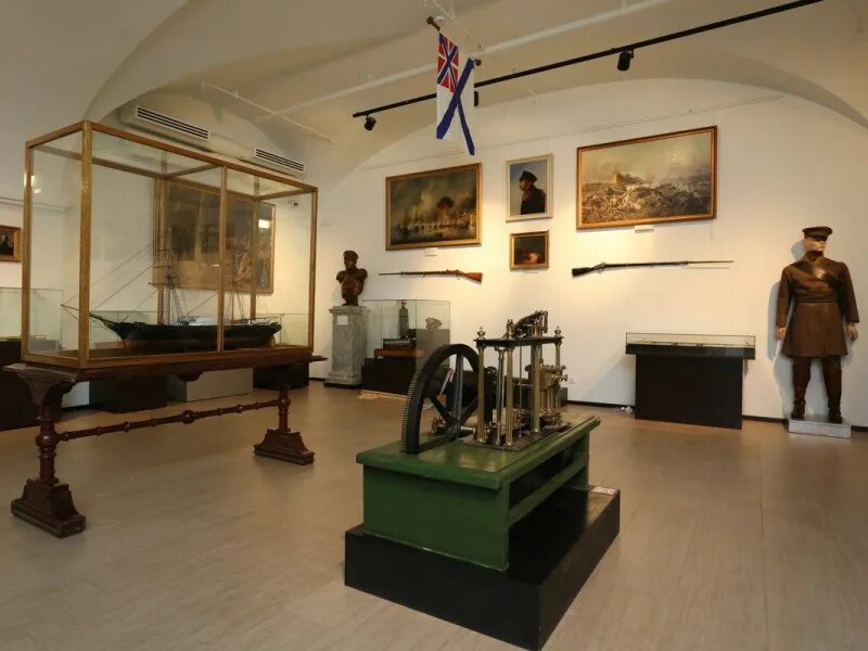 фото музея крымской войны в евпатории сейчас. музей крымской войны в евпатории. музейные витрины для оружия. музей истории крымско. евпатория крым музей крымской войны.