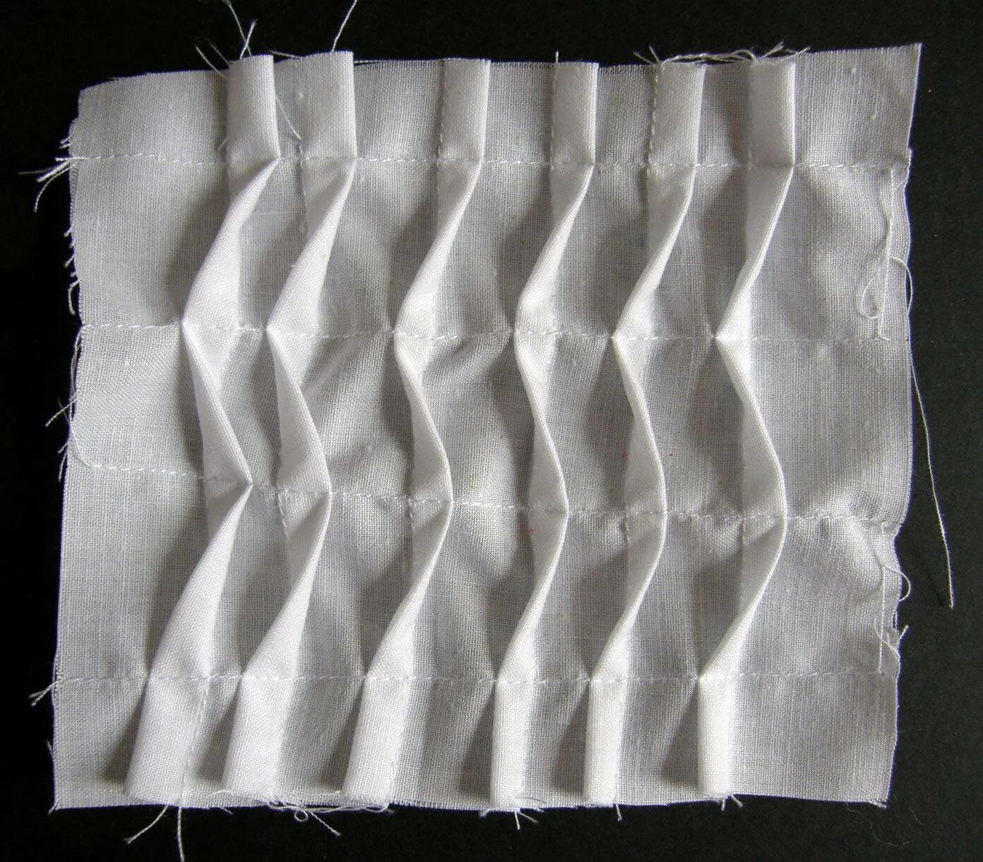 Защипы на ткани. Декоративные складки на ткани. Декоративные складки из ткани. Складки защипы на ткани. Материя складка