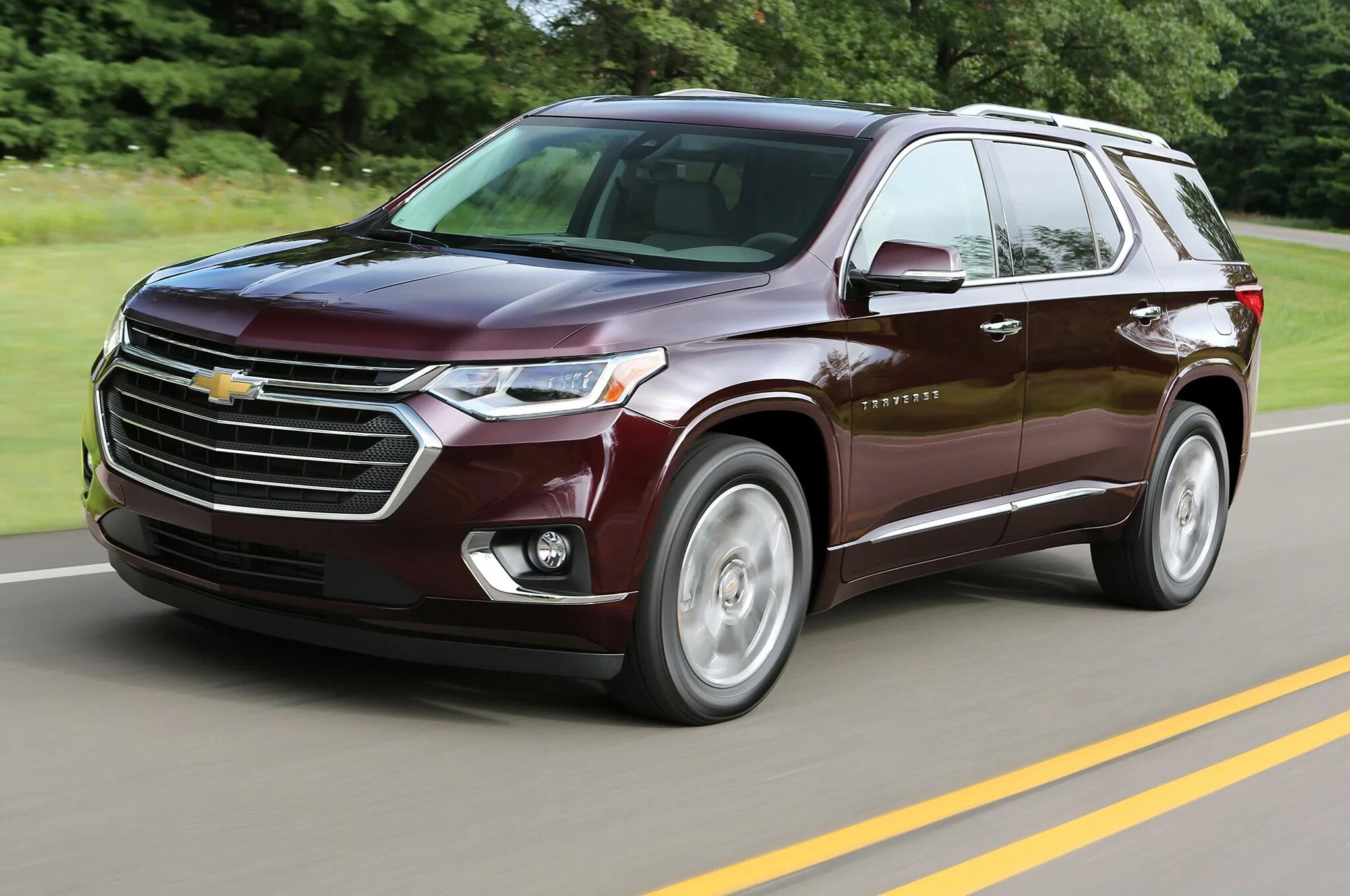 Семейные автомобили 2020. Chevrolet Traverse 2021. Chevrolet Traverse 2018. Chevrolet Traverse 2020. Chevrolet Traverse Premier 2021.