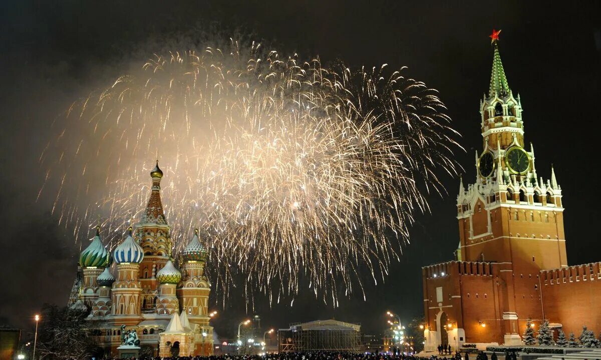 Кремлевский праздник. Кремль салют. Кремль новый год. Новогодний салют в Москве. Новогодний салют на красной площади.