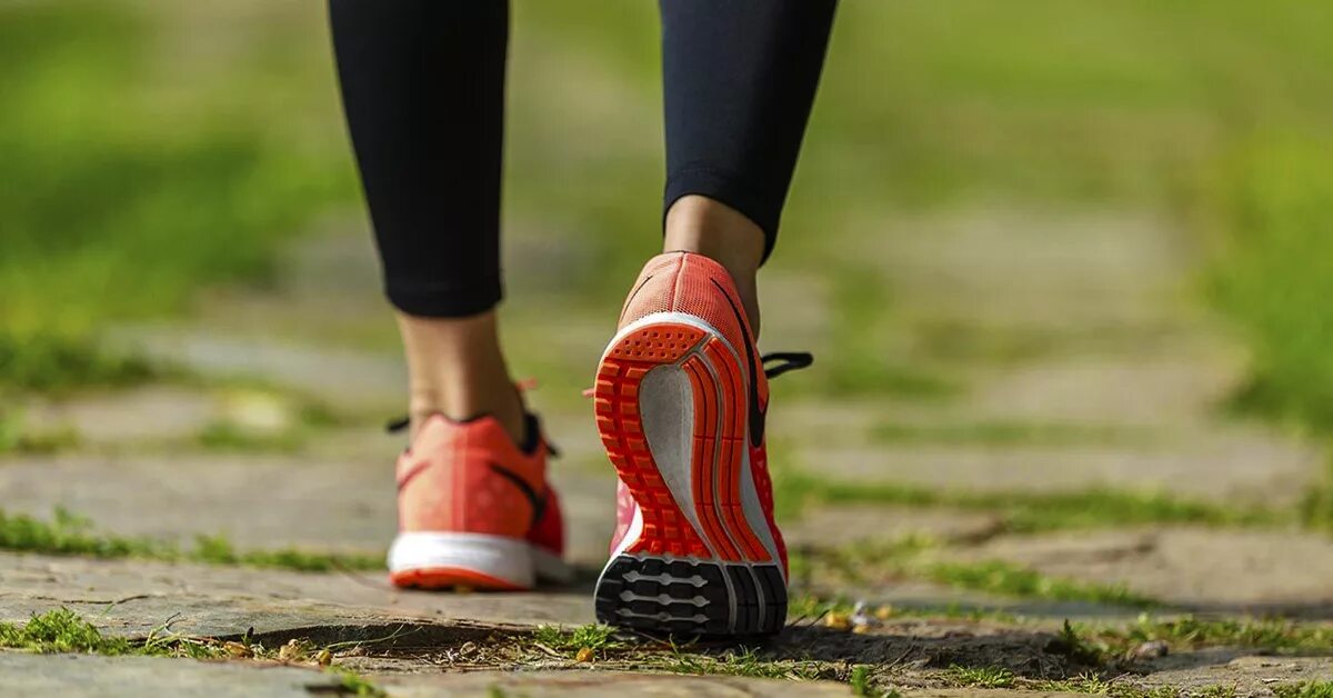 Девушка утром. Девушка в солнечных лучах. О доброте. Счастливая девушка. Девушка проспросыпается.