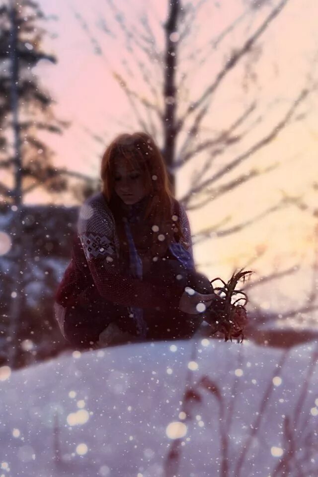 парень с девушкой в варежках. рыжая девушка со спины зимой. парень с девушкой зимой. фотки девушка без лица зима. фотки девушка без лица зима.