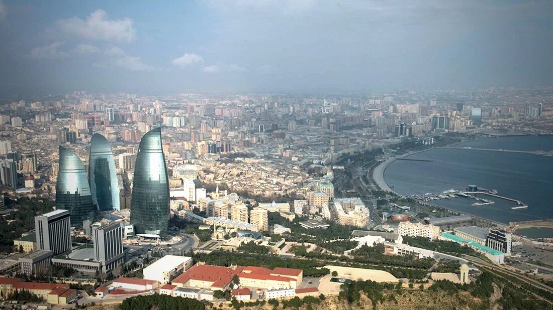 Погода в азербайджане в апреле. Азейбарджан Баку. Баку столица. Флейм Тауэрс Баку. Азейбарджан столица.