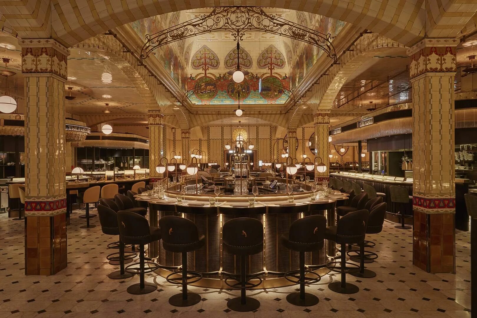 Dining hall. Харродс Лондон. Харродс универмаг в Лондоне. «Harrods» (Лондон, Англия);. Универмаг Harrods в Лондоне.