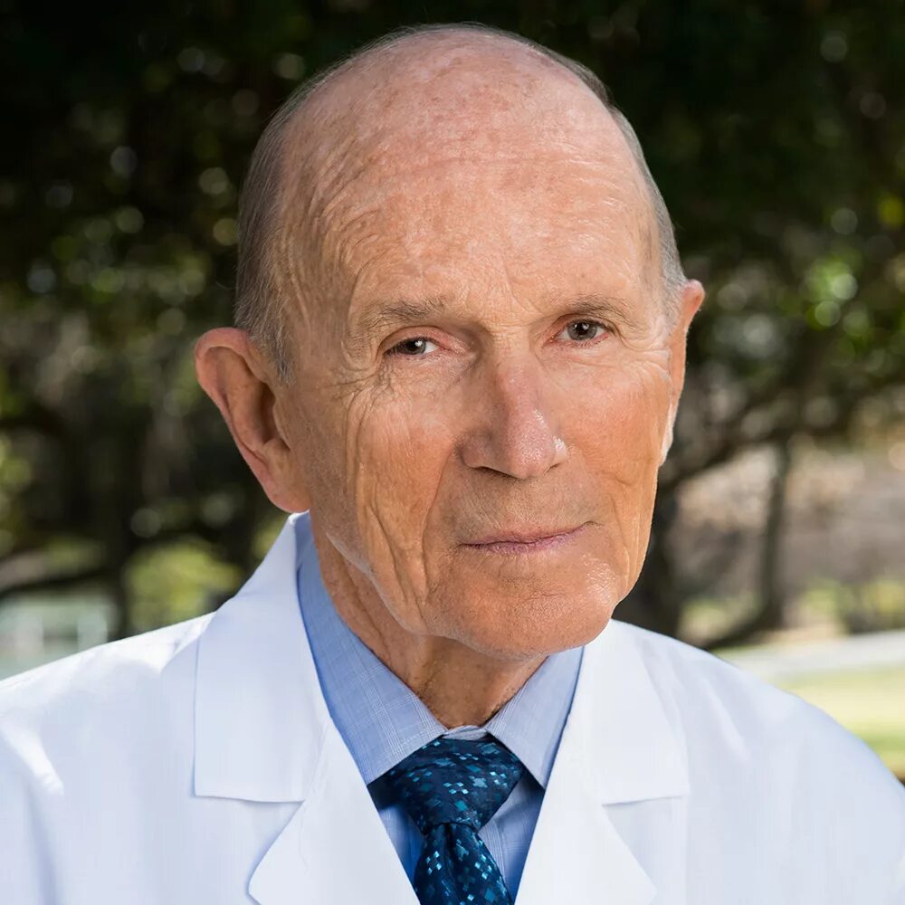 Доктор кеннет купер. Кеннет купер фото. Аэробика купера. Кеннет купер аэробика. Джоэл купер трансплантолог.