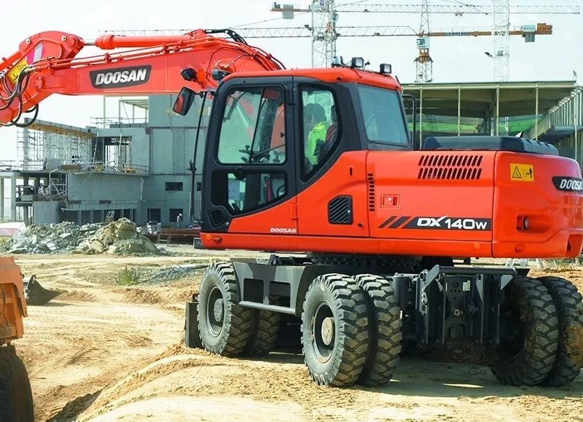 Doosan dx140w. Doosan экскаватор 140w. Doosan экскаватор 140 колесный. Dx140w. Экскаватор дусан колесный