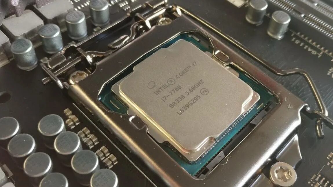 Интел 7700. Core i7 7700. Процессор Intel i7 7700k. Процессор Intel Core i7-7700. Процессор Intel Core i7 10700.