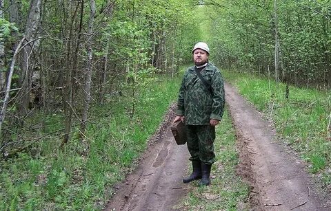 Шли по лесу егеря