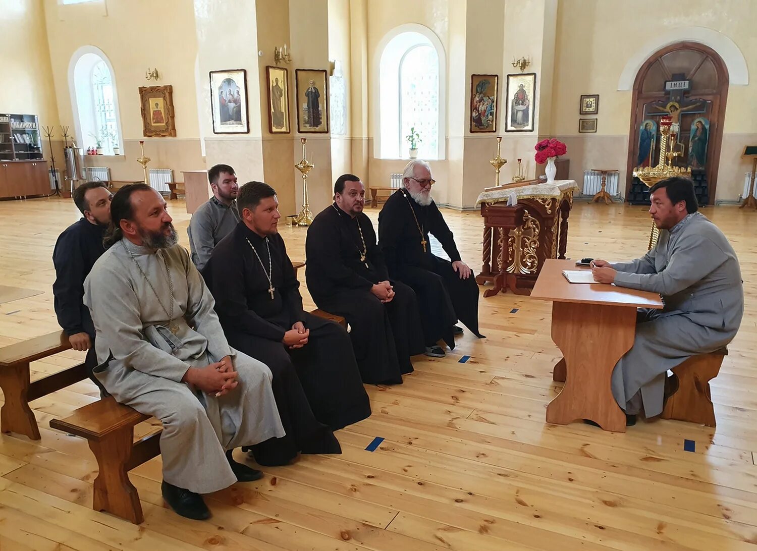 Интерьер зачатьевского храма спасо-яковлевского монастыря. Дмитриевский собор ростов великий. Томаровский храм казанской. Службы в яковлевской церкви. Архиерейский собор ростов великий.