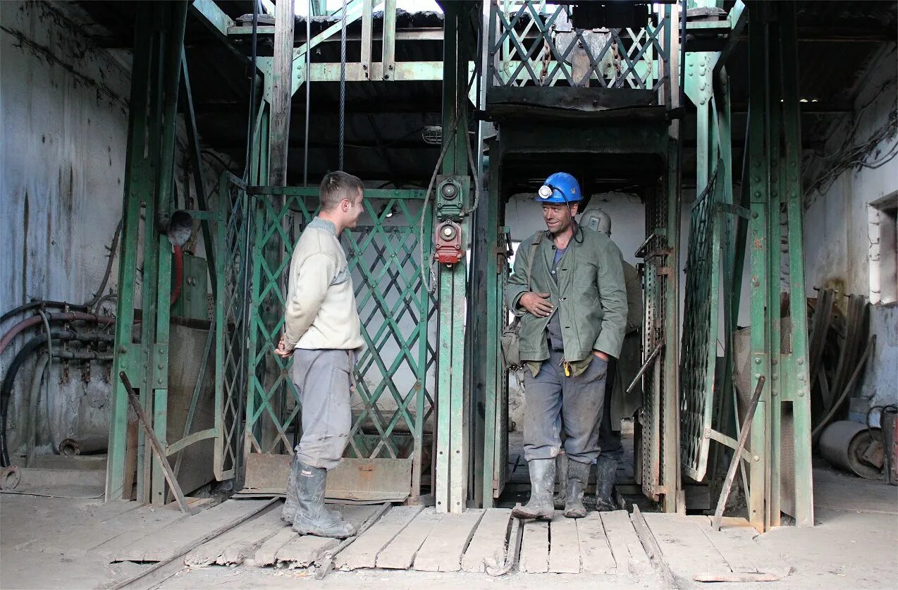 Из шахты подняли клеть с углём со скоростью 2 м/с вычисли кпд. Комплекс техноспас. Из шахты глубиной 600 м поднимают клеть массой 3,0 т. Из шахты глубиной 200. Из шахты глубиной 600 м поднимают клеть массой 3,0 т.