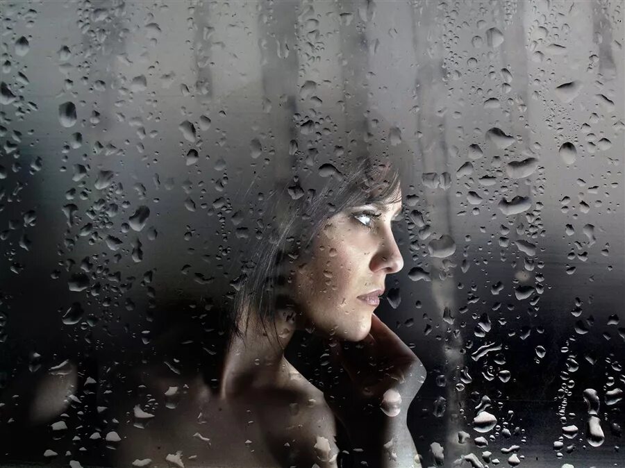 Грустный дождь. Дождь грусть. Женщина дождя. Дождь за окном.