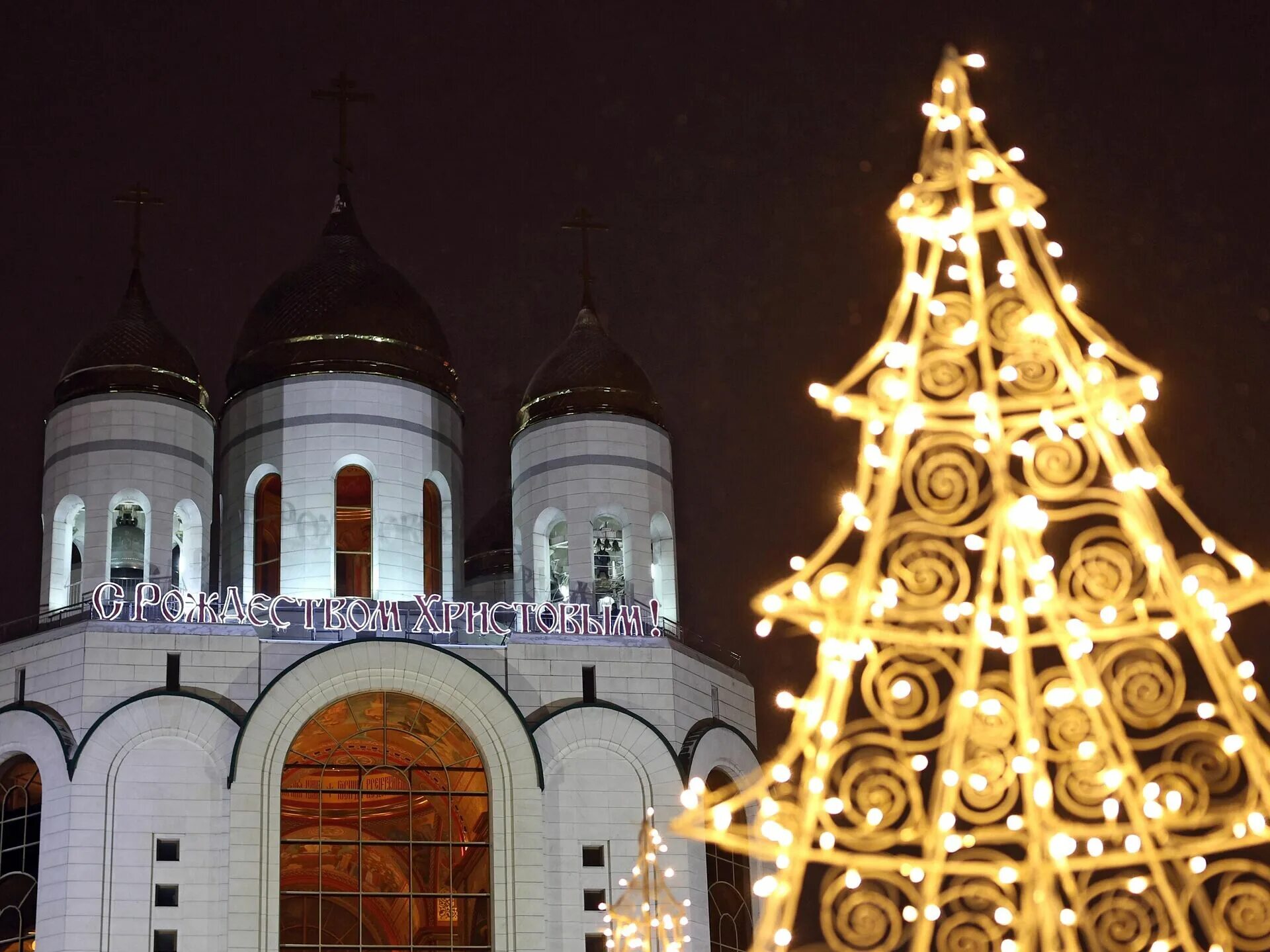 Почему рождество 7 января а не 25 декабря. Рождество 25 декабря и 7 января. Рождество по григорианскому календарю. С рождеством христовым по католическому календарю. Почему мы празднуем рождество 7 января.