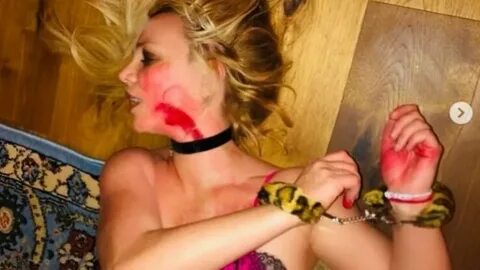 Britney Spears concerns fans with Halloween pics showing her 'dead&apo...