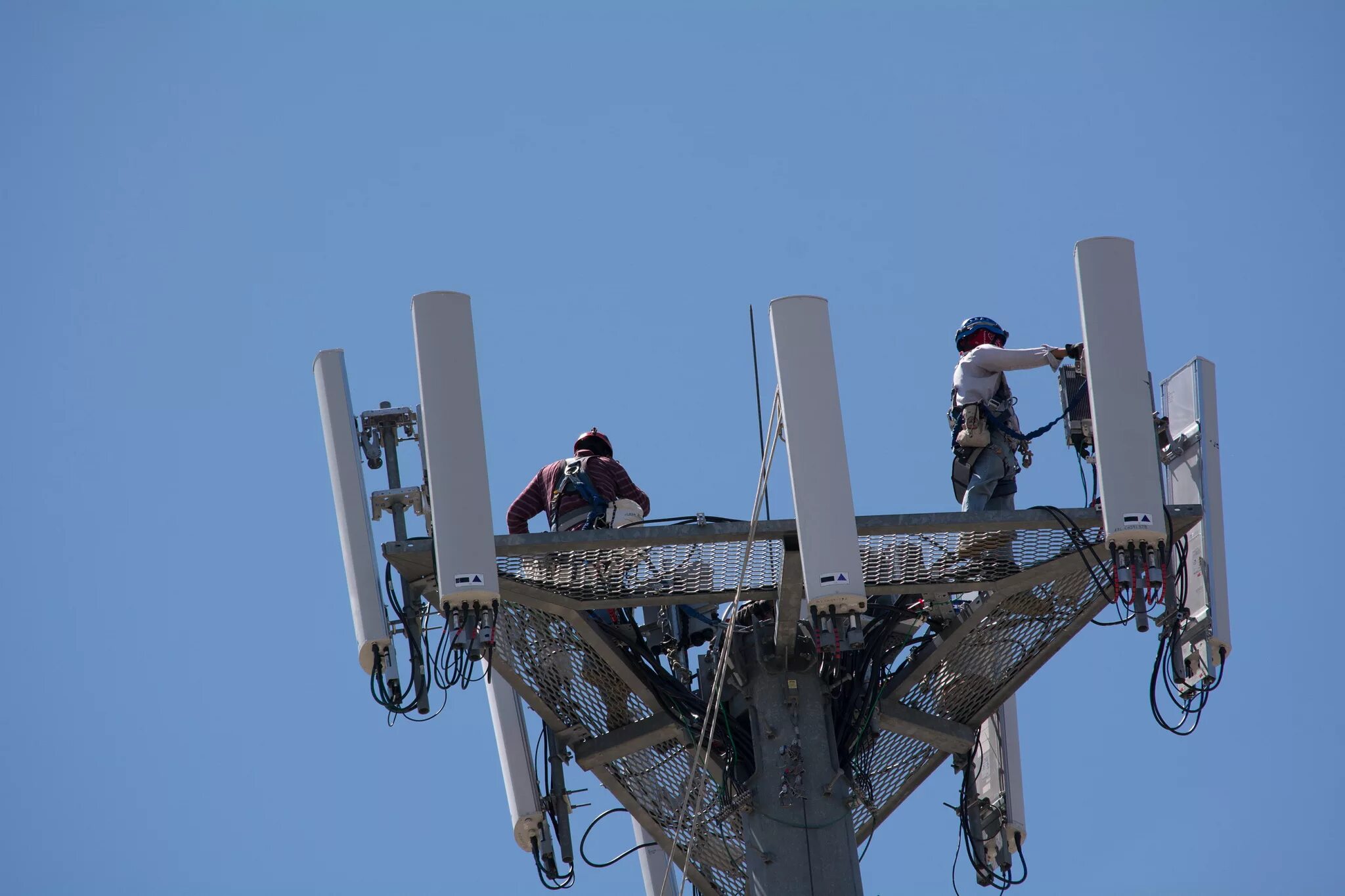 антенна сотовой связи монополь-4м. ставим вышки сотовой связи. монтаж вышки сотовой связи. вышка сотовой связи 39м. радиотелецентр маяк в приднестровье.