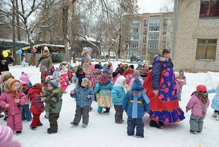 Масленица развлечение в средней группе детского. Масленица в детском саду. Праздник Масленица в детском саду. Масленица в детском саду в группе. Празднование Масленицы в детском саду.