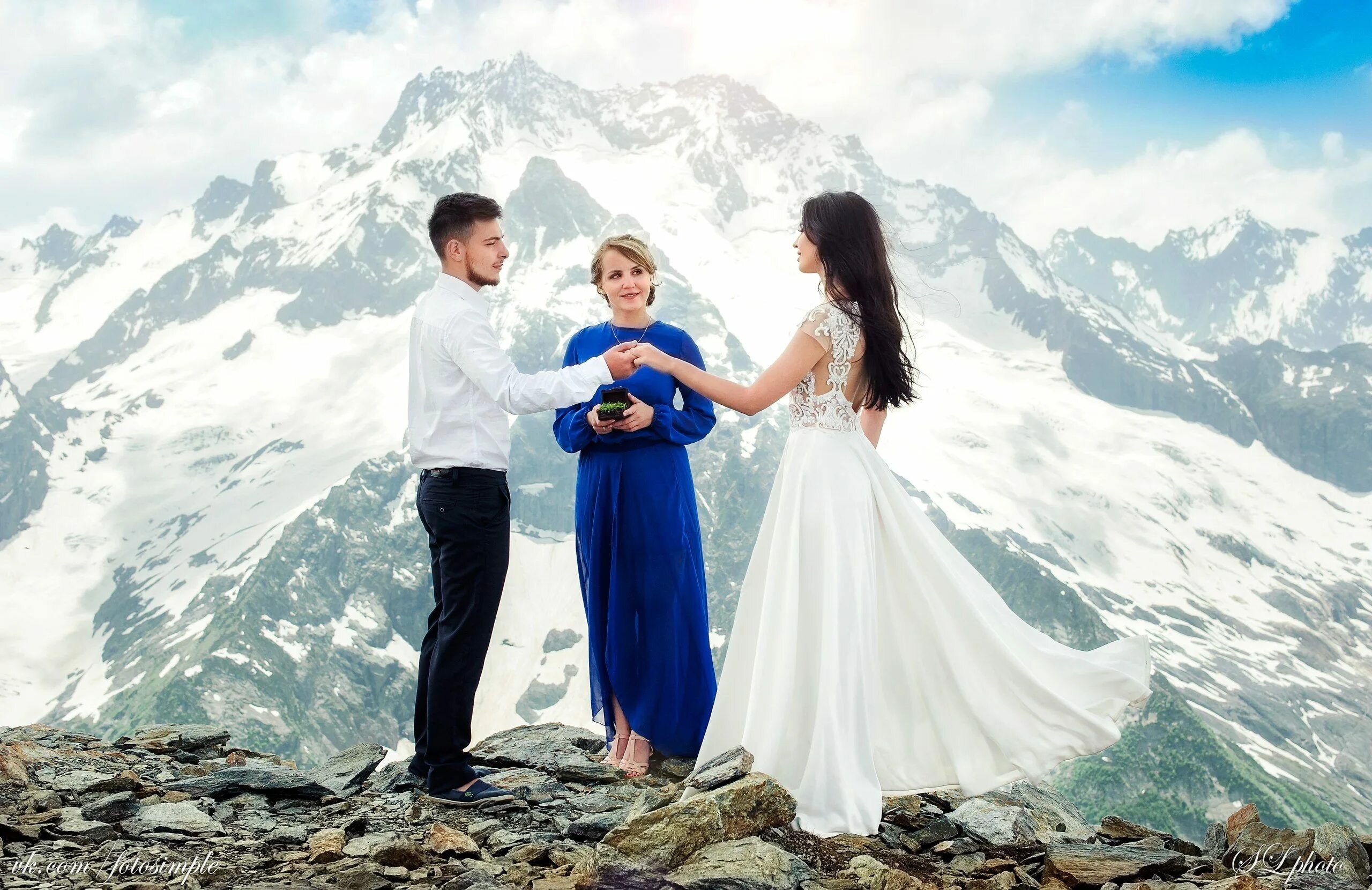 Женихи кавказа. Свадьба на Эльбрусе. Свадьба Домбай Домбай в горах. Свадьба в горах Кавказа Эльбрус. Свадьба в Домбае.