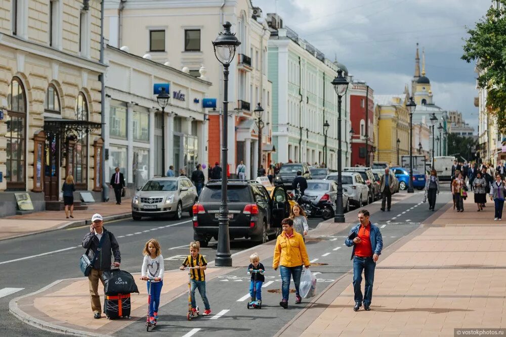 Стильные улицы москвы. Центральные улицы Москвы. Большая Никитская улица Москва. Московская улица в Москве. Современные улицы России.