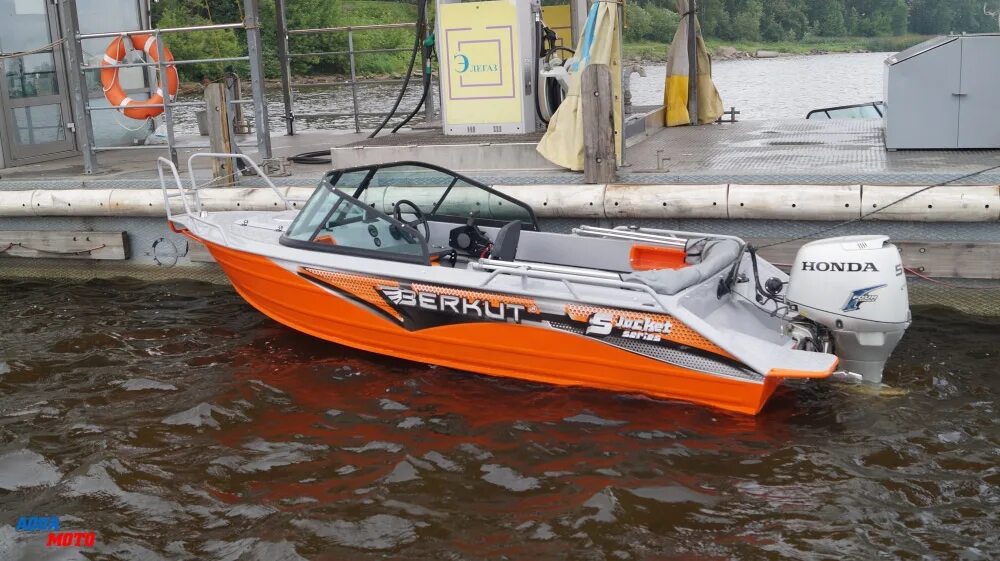 Berkut m-ht comfort. Лодка сильвер xl. Катер berkut s console. Лодка беркут водомет. Беркут l-jacket.