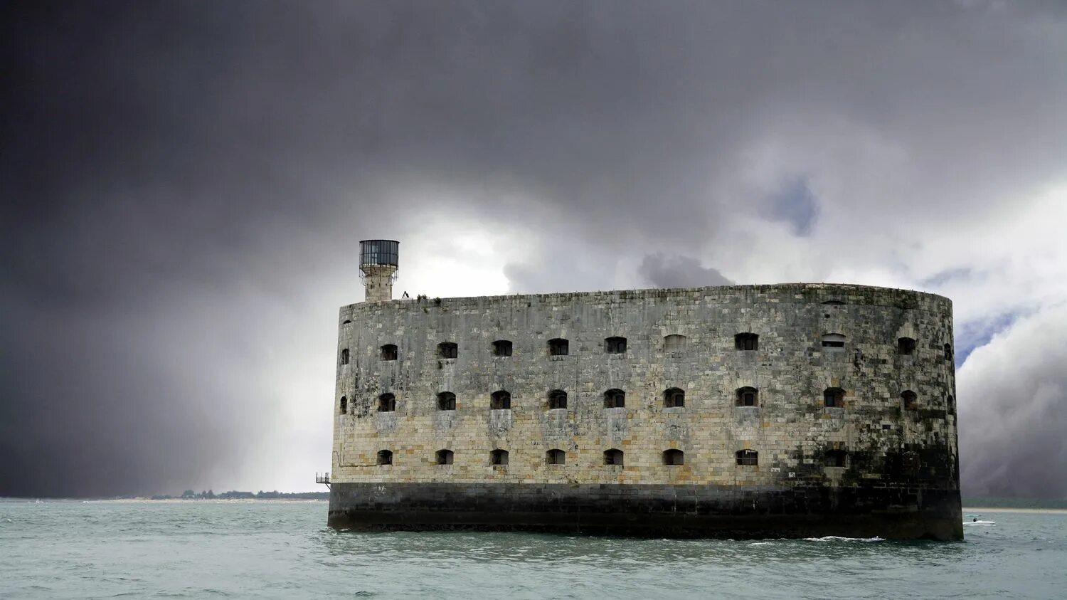 Загадочная крепость. Форт Байяр, Франция. Форт Боярд крепость. Форт Боярд в океане. Форт Боярд фон.