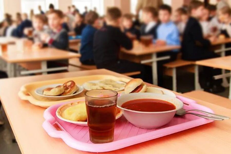 Бесплатное питание в школе 2023. Обед в школе. школьная столовая. столовая в школе. обед в школьной столовой.