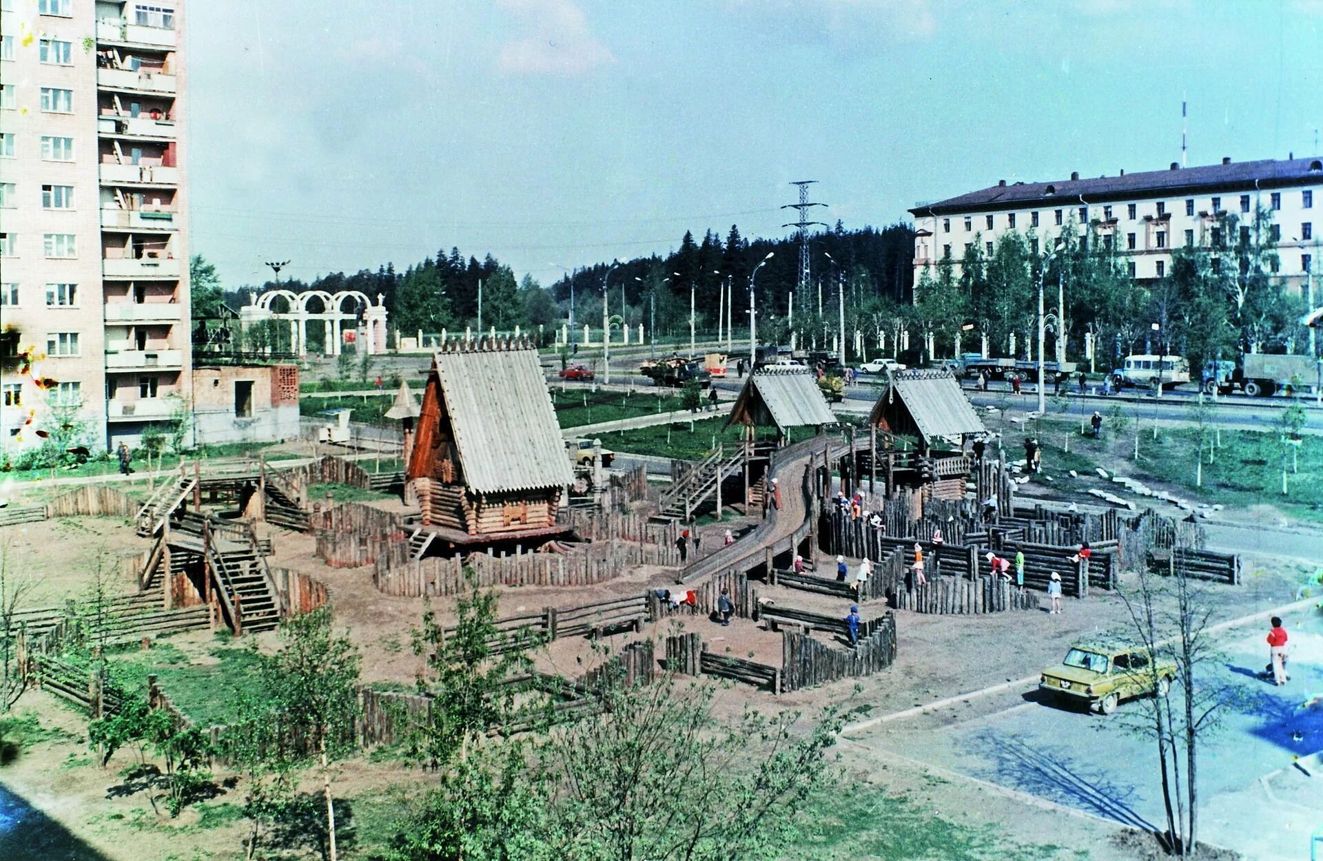 Ижевск 80 годы. Ижевск городок Металлургов детская площадка СССР. Старый Ижевск. Парк Кирова Ижевск СССР. Старый городок история