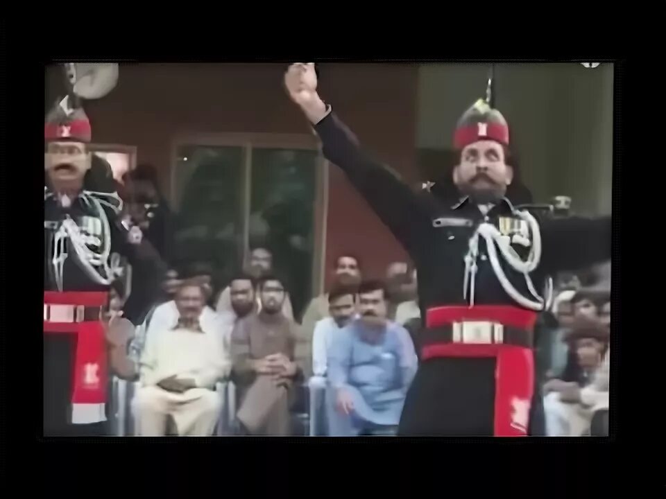 Смена караулов индии и пакистана видео. Индия пакистан граница караул. смена караула на границе индии и пакистана. развод караула на границе индии и пакистана.