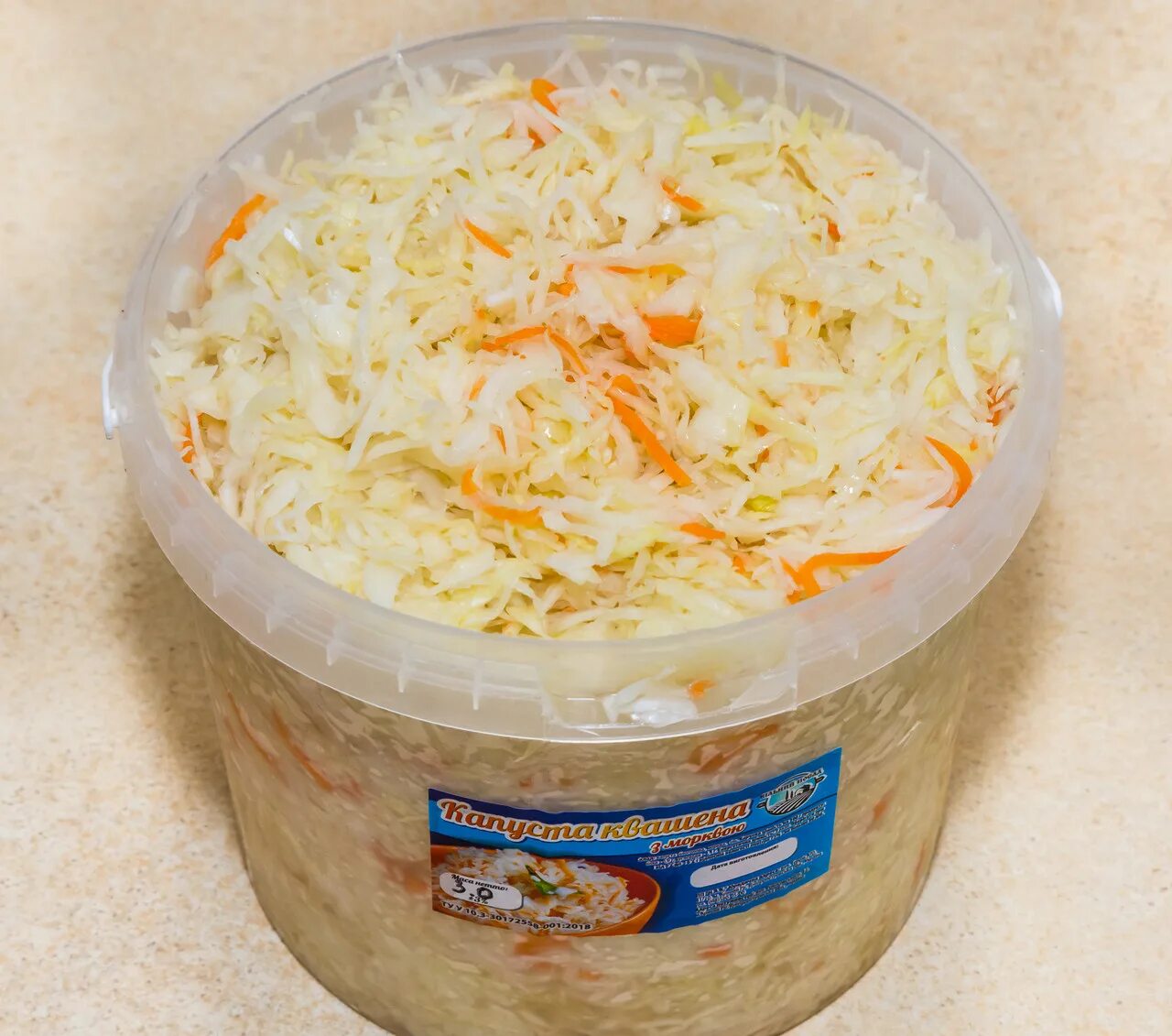 как правильно заквасить капусту в ведре. соление капусты на зиму. квашеная капуста в бочках. капуста квашеная в ведерке. ведро капусты.