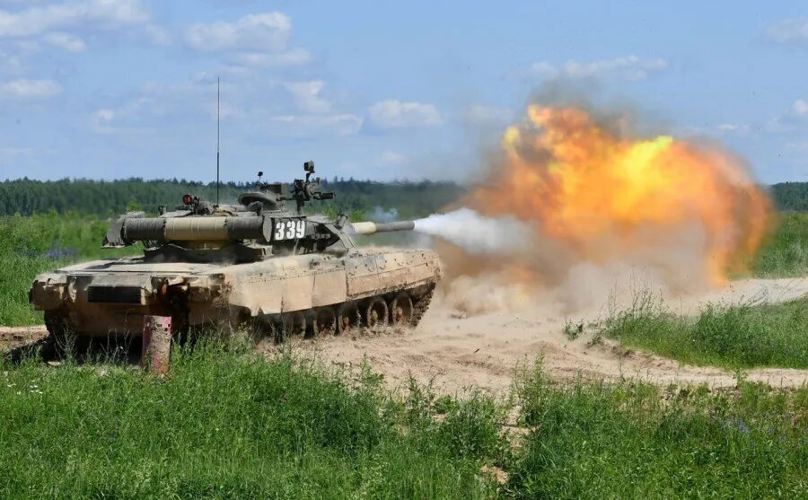 Головеньки. Т-80 Головеньки. Т-80бв Кантемировская дивизия. Танк т-80бвм. Т 80 БВМ Кантемировской дивизии.