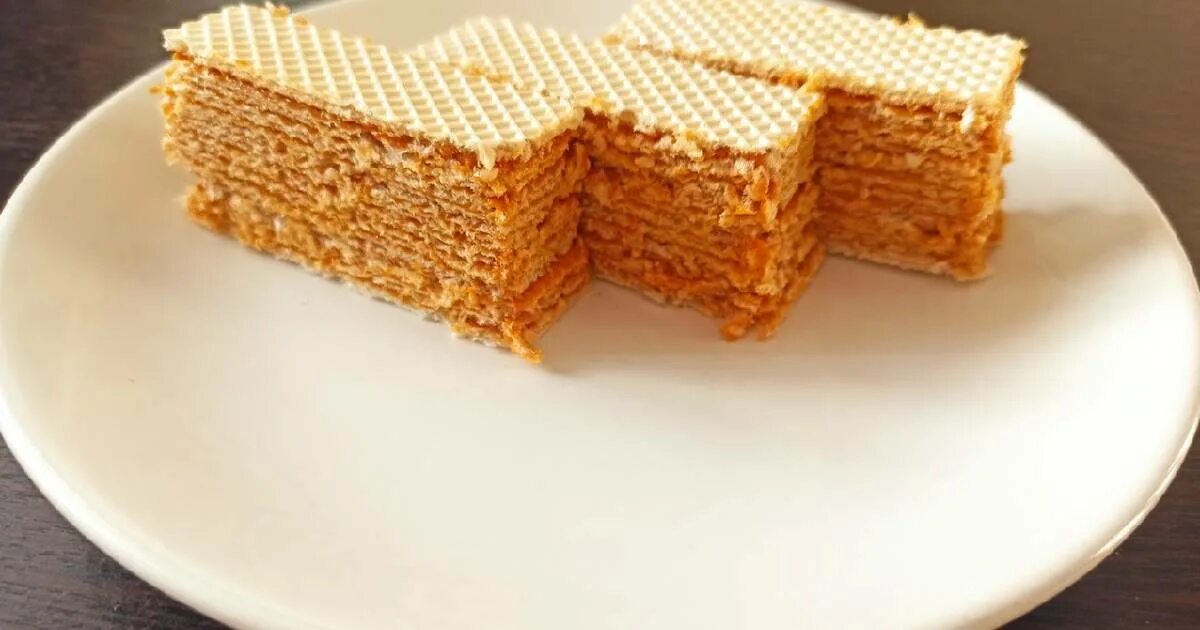 Вафельные коржи со сгущенкой. Вафельный торт. вафельный торт со сгущенкой. торт вафли со сгущенкой.