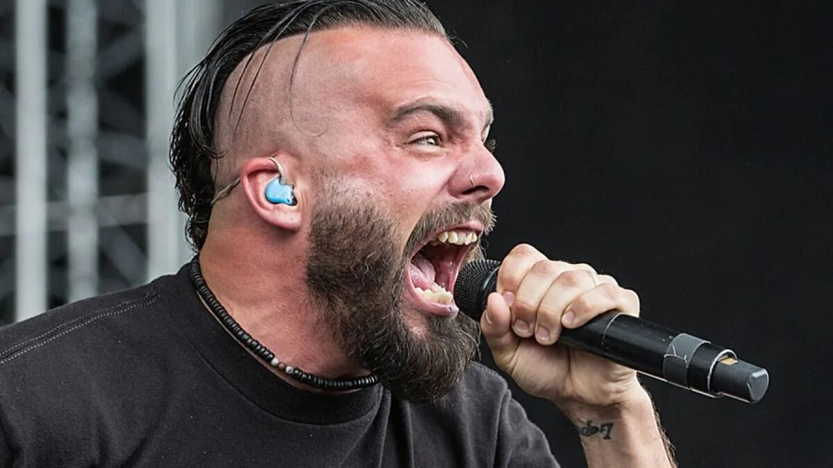Обрусевший вокалист. Killswitch engage вокалист джесси. джесси лич killswitch engage. killswitch engage jesse leach. говард джонс killswitch engage.
