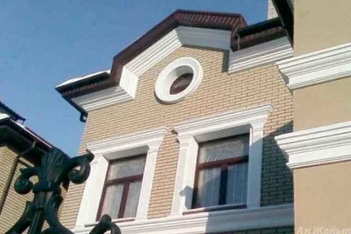 Декоративные элементы фасада фото Как правильно оформить окна пенопластовым декором Азбука Фасада